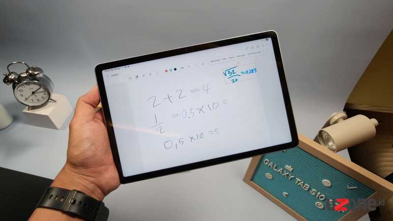 Gak <em>Mudeng</em> Matematika? Galaxy Tab S10 FE Bisa Bantuin, Nih!
